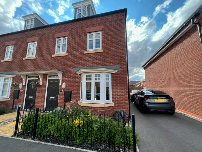 3 Bedroom House To Rent In Vickers Way, Warwick, CV34