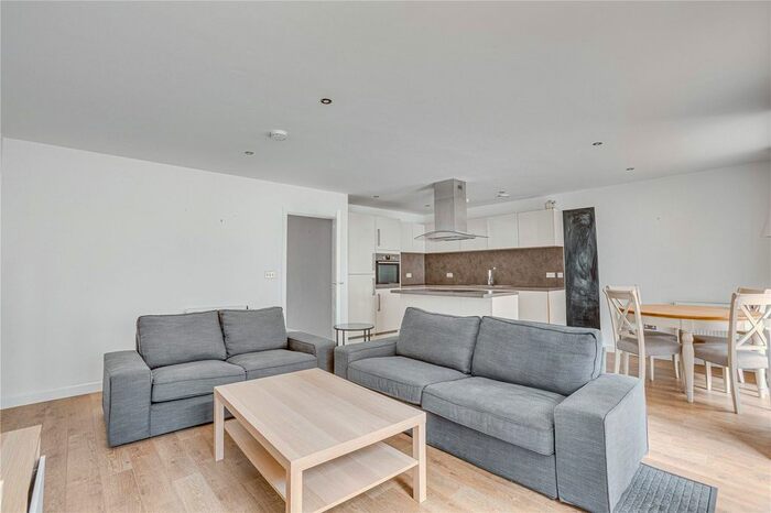 2 Bedroom Flat To Rent In Bedford Road, Clapham North, SW4