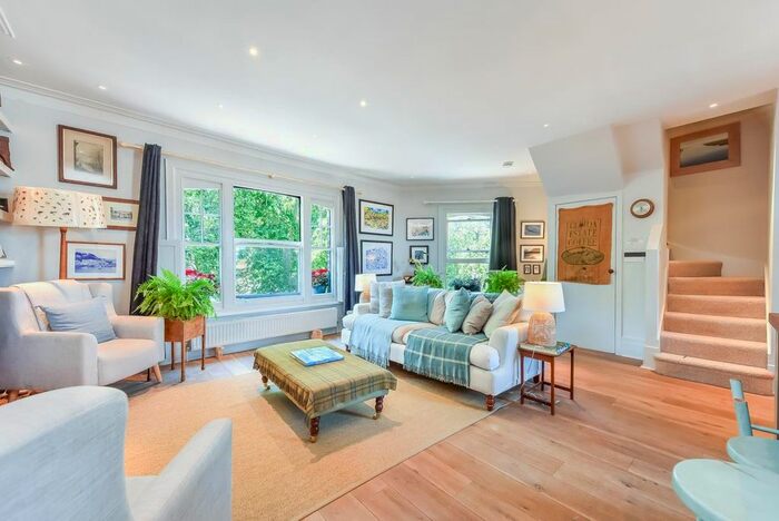 3 Bedroom Flat To Rent In Quarrendon Street, London, SW6