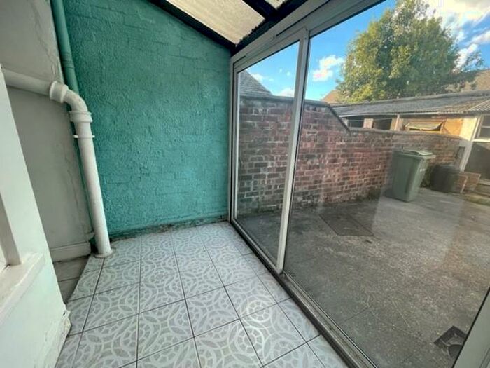 3 Bedroom Terraced House To Rent In Dixon Street, LN5