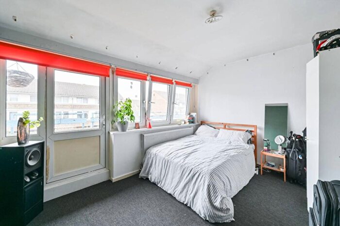 2 Bedroom Flat For Sale In Cronin Street, Peckham, London, SE15