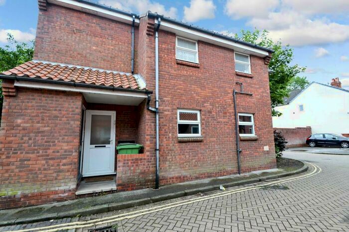 2 Bedroom Apartment To Rent In Grove Hill, Hessle, HU13