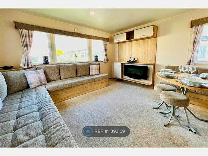 3 Bedroom Mobile/park Home To Rent In Mayanne Caravan Park, St. Osyth, Clacton-On-Sea, CO7