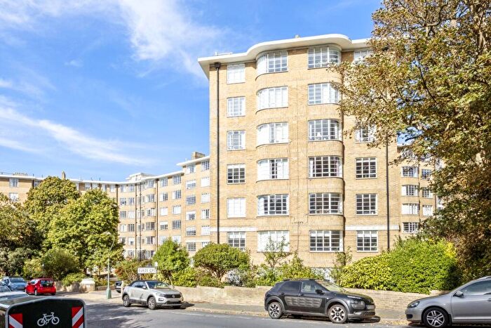 3 Bedroom Flat To Rent In Furze Hill, Hove, East Sussex, BN3