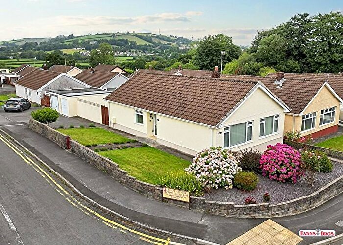 3 Bedroom Bungalow For Sale In Pentremeurig Road, Carmarthen, SA31