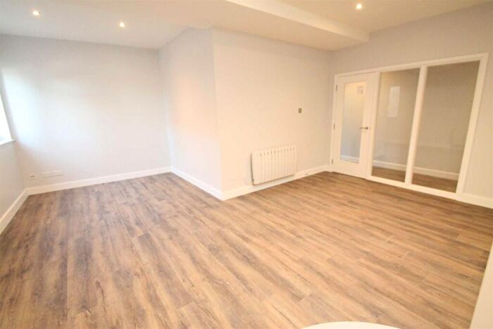 2 Bedroom Apartment To Rent In High Street, Brentwood, CM14