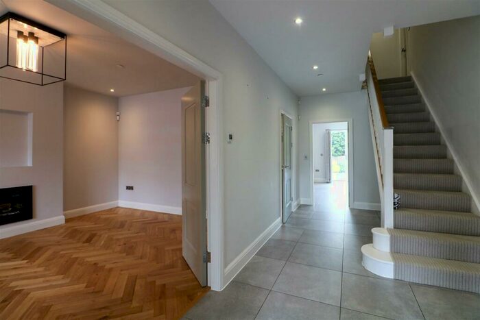 5 Bedroom Detached House For Sale In Manor Drive, Sutton Coldfield, B73