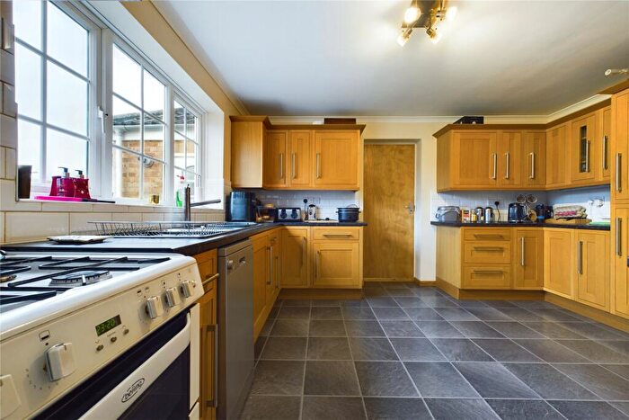 5 Bedroom Detached House For Sale In Fairwater Drive, Woodley, Reading, Berkshire, RG5