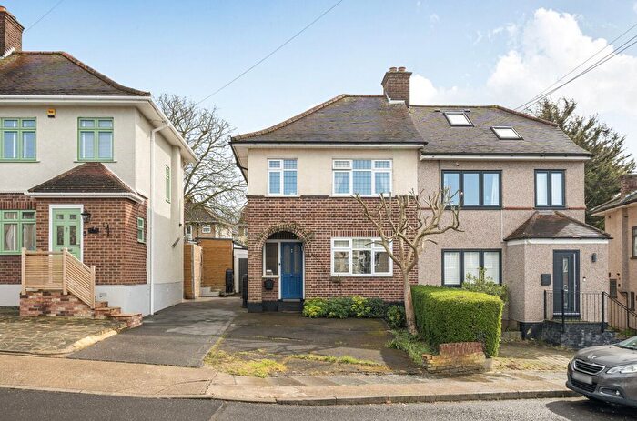 3 Bedroom Semi Detached House For Sale In Ravenswood Close, Collier Row, RM5