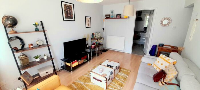 2 Bedroom Flat To Rent In Wood Close, Leeds, LS7