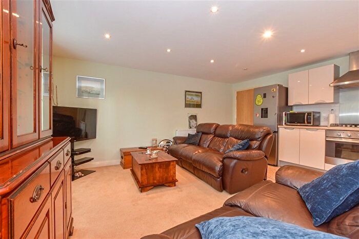 2 Bedroom Flat For Sale In Ryder Court, Herne Bay, Kent, CT6