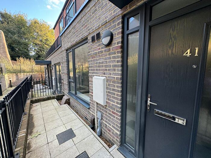 2 Bedroom Terraced House To Rent In Millfold Rise, Clifton, S60