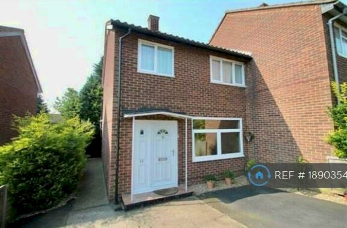 3 Bedroom End Of Terrace House To Rent In Bartelotts Road, Slough, SL2