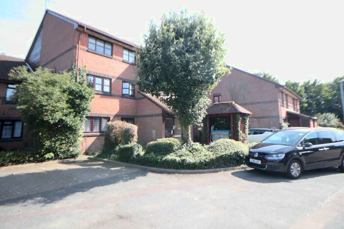 2 Bedroom Flat To Rent In Hamburg Court, Chestnut/ Waltham Cross, EN8