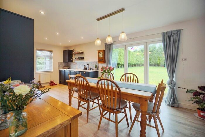 2 Bedroom Detached Bungalow For Sale In Lakelands Close, Witheridge, Tiverton, EX16