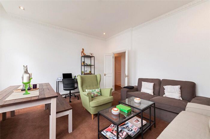 2 Bedroom Flat To Rent In Rosslyn Hill, Hampstead, NW3