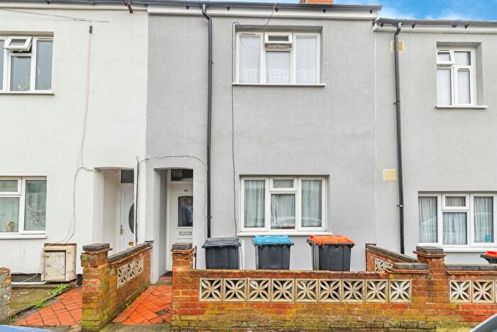 3 Bedroom Terraced House For Sale In Duncombe Street, Bletchley, Milton Keynes, MK2