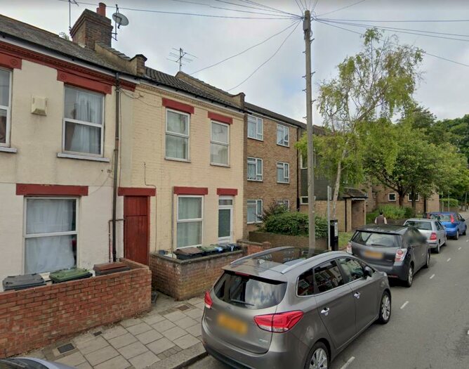 3 Bedroom End Of Terrace House To Rent In Ash Road Luton, LU4