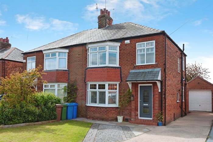 3 Bedroom Semi-Detached House For Sale In Kingtree Avenue, Cottingham, HU16