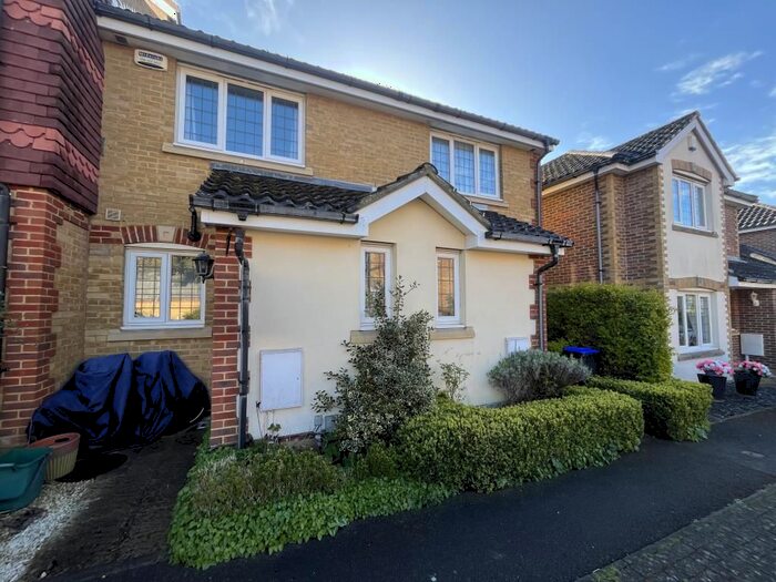 2 Bedroom Terraced House To Rent In Knaphill, Surrey, GU21