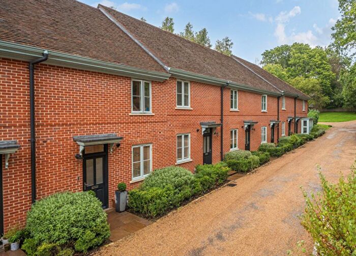 3 Bedroom Terraced House For Sale In Kings Drive, Midhurst, GU29