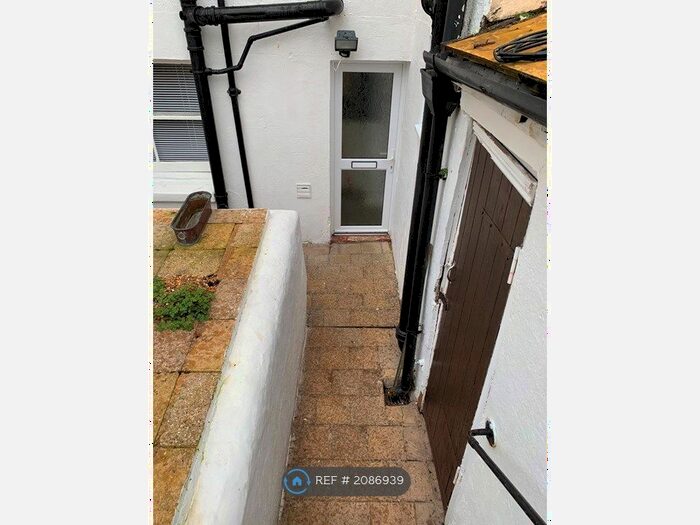 1 Bedroom Flat To Rent In Grafton Road, Worthing, BN11