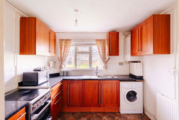 2 Bedroom Flat For Sale In Silverhill Road, Bristol, BS10