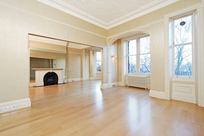3 Bedroom Flat For Sale In Wellington Court, Knightsbridge London, SW1X