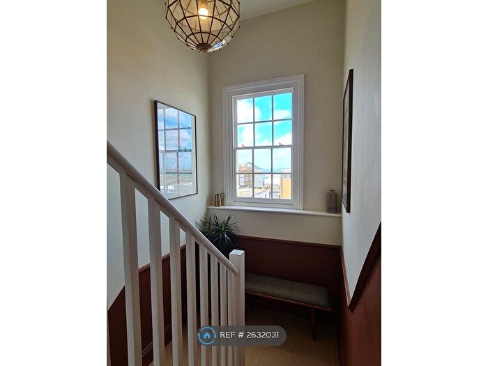 1 Bedroom Flat To Rent In Trinity Square, Margate, CT9