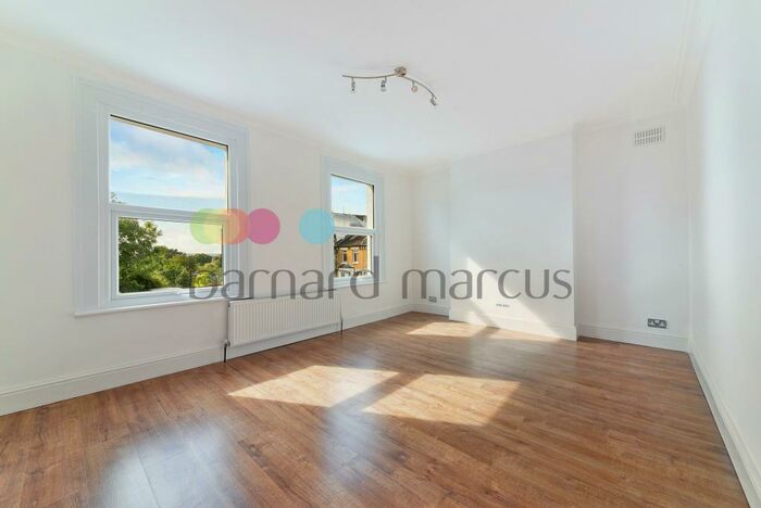 2 Bedroom Apartment To Rent In Fairlawn Park, London, SE26