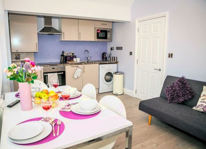 2 Bedroom Flat To Rent In South Cliff Avenue, Eastbourne, BN20