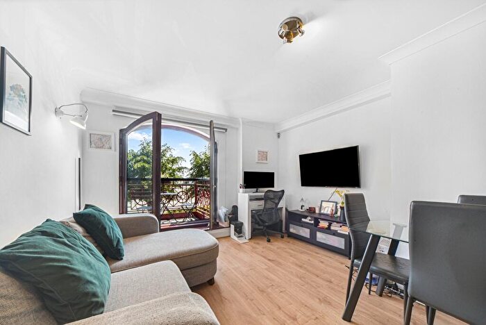 1 Bedroom Apartment For Sale In Trafalgar Court, Wapping, E1W