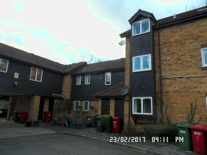 1 Bedroom Flat To Rent In Colnbrook, SL3