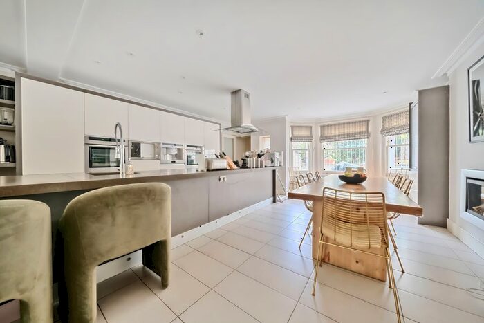 5 Bedroom Flat To Rent In St. Lawrence Terrace, London, W10
