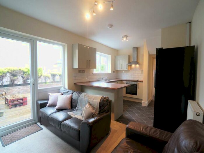 5 Bedroom House To Rent In Penlon Gardens, Bangor, Gwynedd, LL57