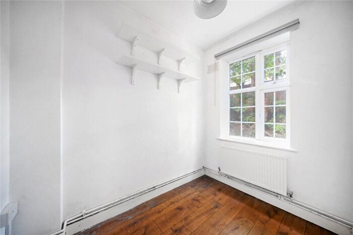 2 Bedroom Apartment To Rent In Elder Gardens, West Norwood, London, SE27