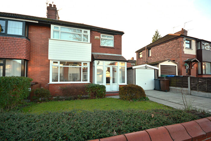 3 Bedroom Semi-Detached House To Rent In Taunton Grove, Whitefield, M45