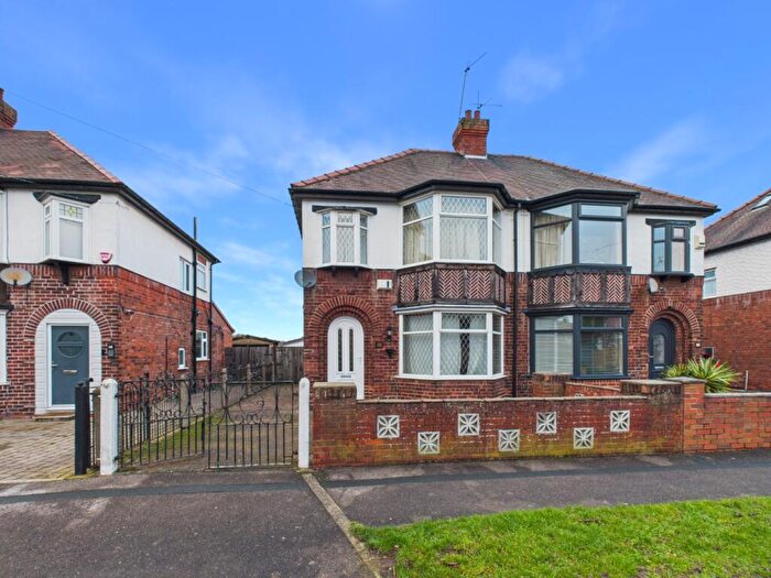 3 Bedroom Semi Detached House For Sale In Legarde Avenue, Hull, HU4