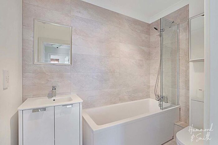 2 Bedroom Apartment To Rent In Addison Court, Tennyson House Addison Court, CM16