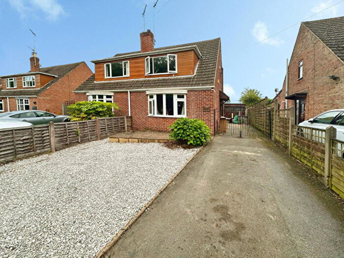 3 Bedroom Semi-Detached House For Sale In Coton Road, Walton-on-Trent, DE12
