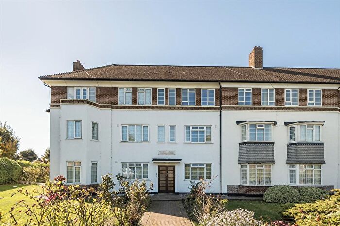 2 Bedroom Flat For Sale In Bromley Road, London, SE6