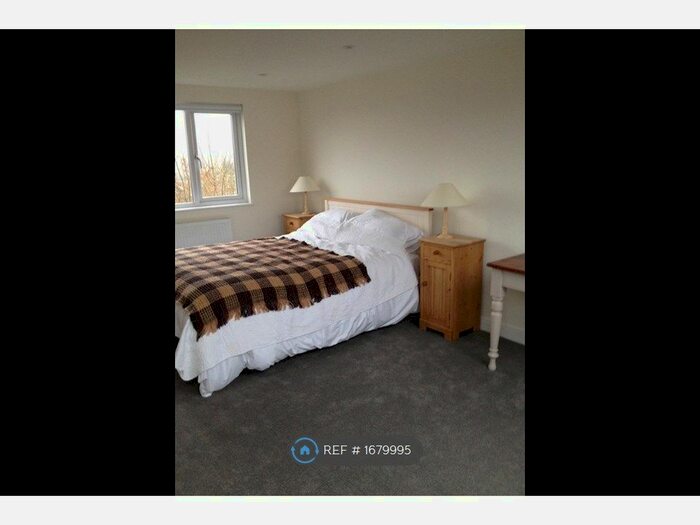 Studio To Rent In Cambrian Close, London, SE27