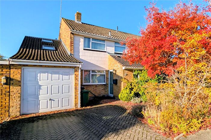 3 Bedroom Semi Detached House For Sale In Buttermere Avenue, Dunstable, Bedfordshire, LU6