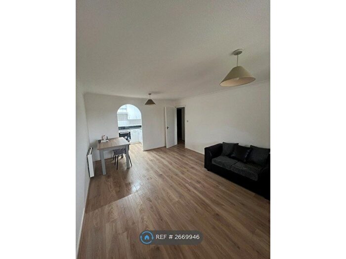 1 Bedroom Flat To Rent In Ashdown Court, Barking, IG11