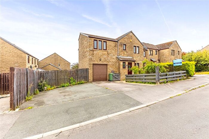 4 Bedroom End Of Terrace House For Sale In Bayfield Close, Hade Edge, Holmfirth, HD9