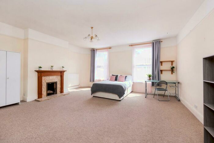 3 Bedroom Maisonette To Rent In Chelsea Road, Bath, BA1
