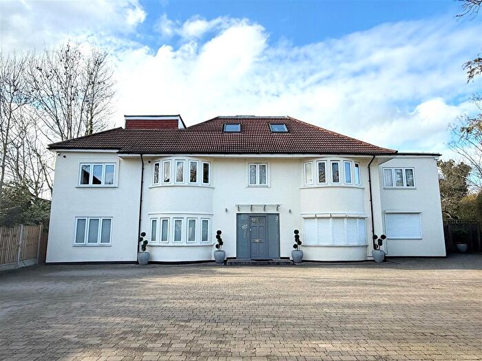 3 Bedroom Flat To Rent In Watford Way, Mill Hill, NW7