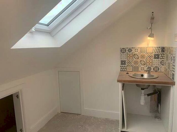 House To Rent In Hillcross Avenue, Morden, SM4