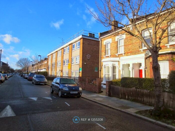 Studio To Rent In Stubbs House, London, N4