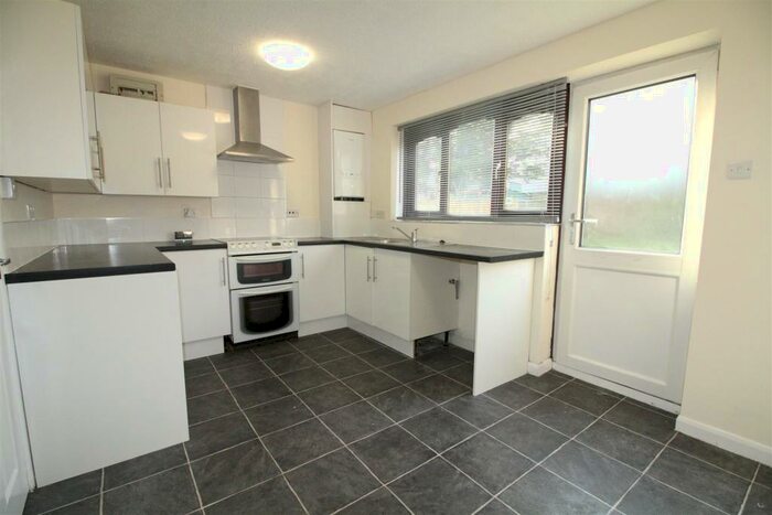 3 Bedroom Semi-Detached House To Rent In Gothic Close Basford Nottingham, NG6